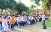 Bác sĩ: Nguyễn Lương Minh – Trưởng khoa Chăm sóc sức khỏe sinh sản - Chi cục Dân số - KHHGĐ tỉnh đang chia sẻ với học sinh