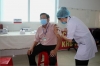 Bác sĩ CKI: Trần Đình Tuấn, Giám đốc Trung tâm Y tế huyện Hớn Quản, người được tiêm mũi Vắc xin covid-19 đầu tiên năm 2021 tại huyện Hớn Quản.