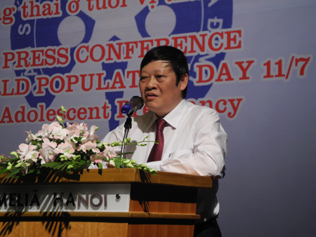 Thứ trưởng Bộ Y tế Nguyễn Viết Tiến phát biểu tại buổi họp báo