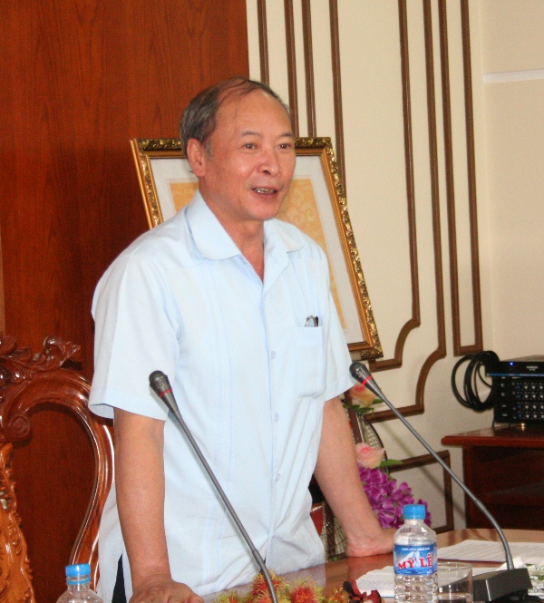 Phó Tổng cục trưởng phụ trách Tổng cục DS-KHHGĐ Nguyễn Văn Tân tại buổi làm việc cùng Ban chỉ đạo công tác dân số huyện Bù Gia Mập.