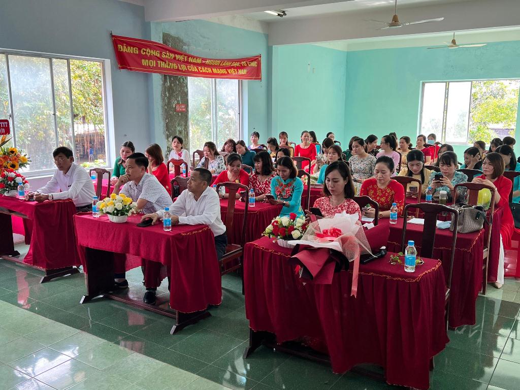 Trung tâm Y tế tổ chức họp mặt ôn lại truyền thống ngày Phụ nữ Việt Nam 20/10