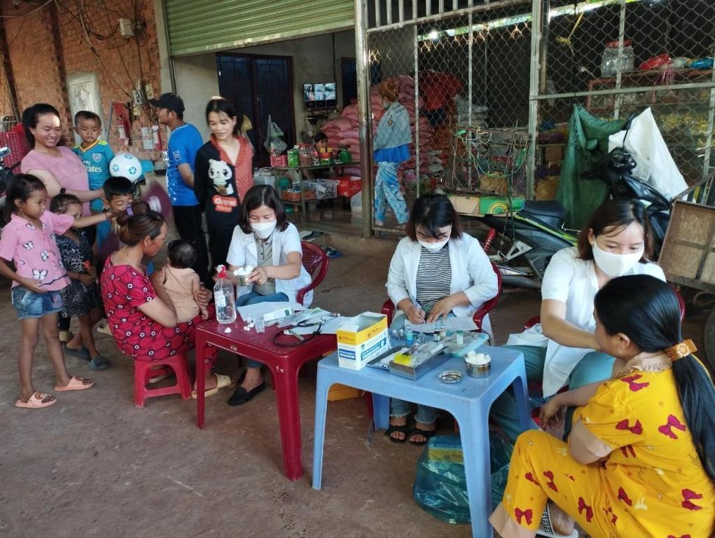 Tổ chức chiến dịch tiêm bổ sung vacxin ngừa uốn ván cho người dân  trên địa bàn huyện Đồng Phú